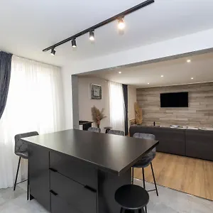 Nikky 2br Apt. In Old Town Centre Appartement